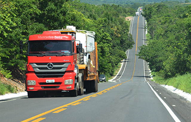 Além de multa, os veículos trafegando neste período poderão ficar impedidos de circular até o término do horário de restrição