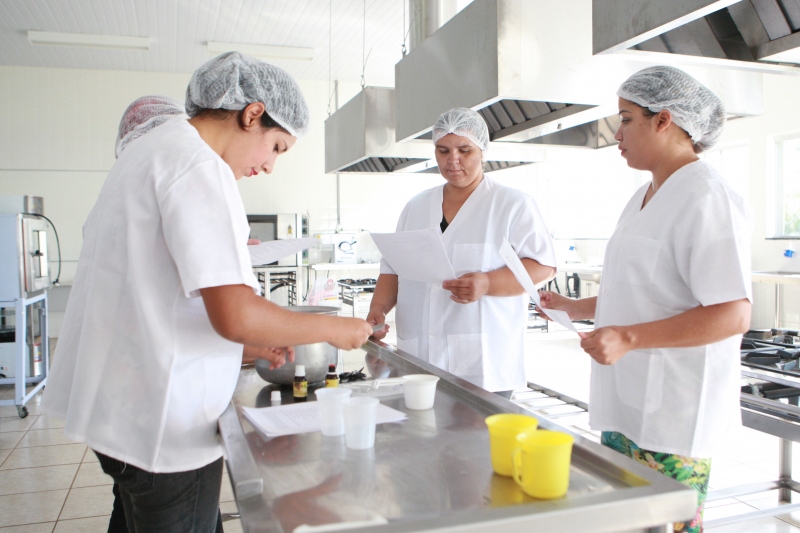 Aprendizado contribui para os participantes ampliarem suas oportunidades de emprego e de geração de renda