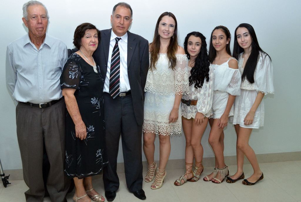 Dr. José Roberto, esposa Jânica, filhas Júlia, Giovana e Gabriela e seus pais Valdivino Fernandes e Nilsa Resende.