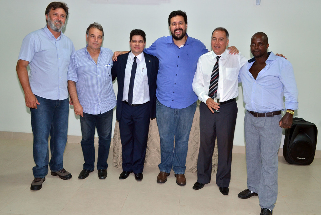 O Prefeito de Araguari Raul Belém juntamente com os secretários Oliro Júnior e Odon Naves. Ainda Dr. Juliano, Dr. José Roberto e Júlio César