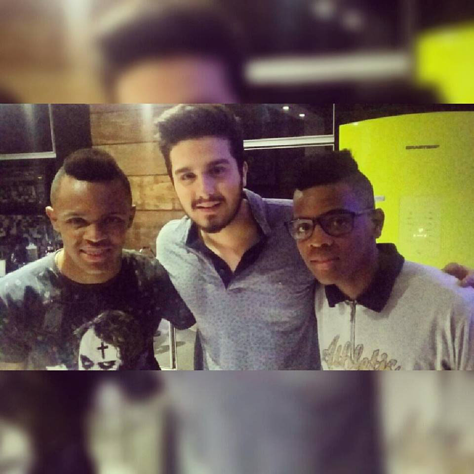 #Augusto&Ariel postaram uma foto ao lado do cantor sertanejo Luan Santana no estúdio em São Paulo