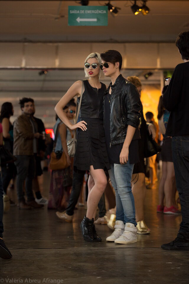 O araguarino Matheus Gold foi visto por alguns olheiros com uma new face e foi clicado ao lado da modelo Camila Schiarri no #SPFW