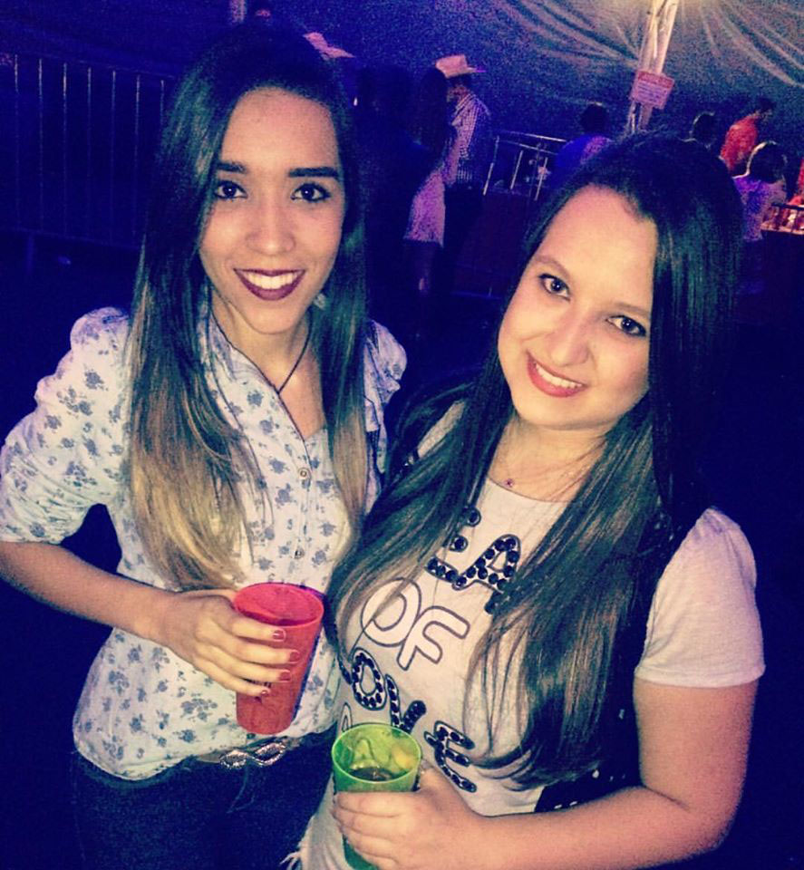 A Assistente Social Lorena Carrijo que está acompanhada de Maria Clara na foto, comemora hoje mais um ano de vida #Parabéns