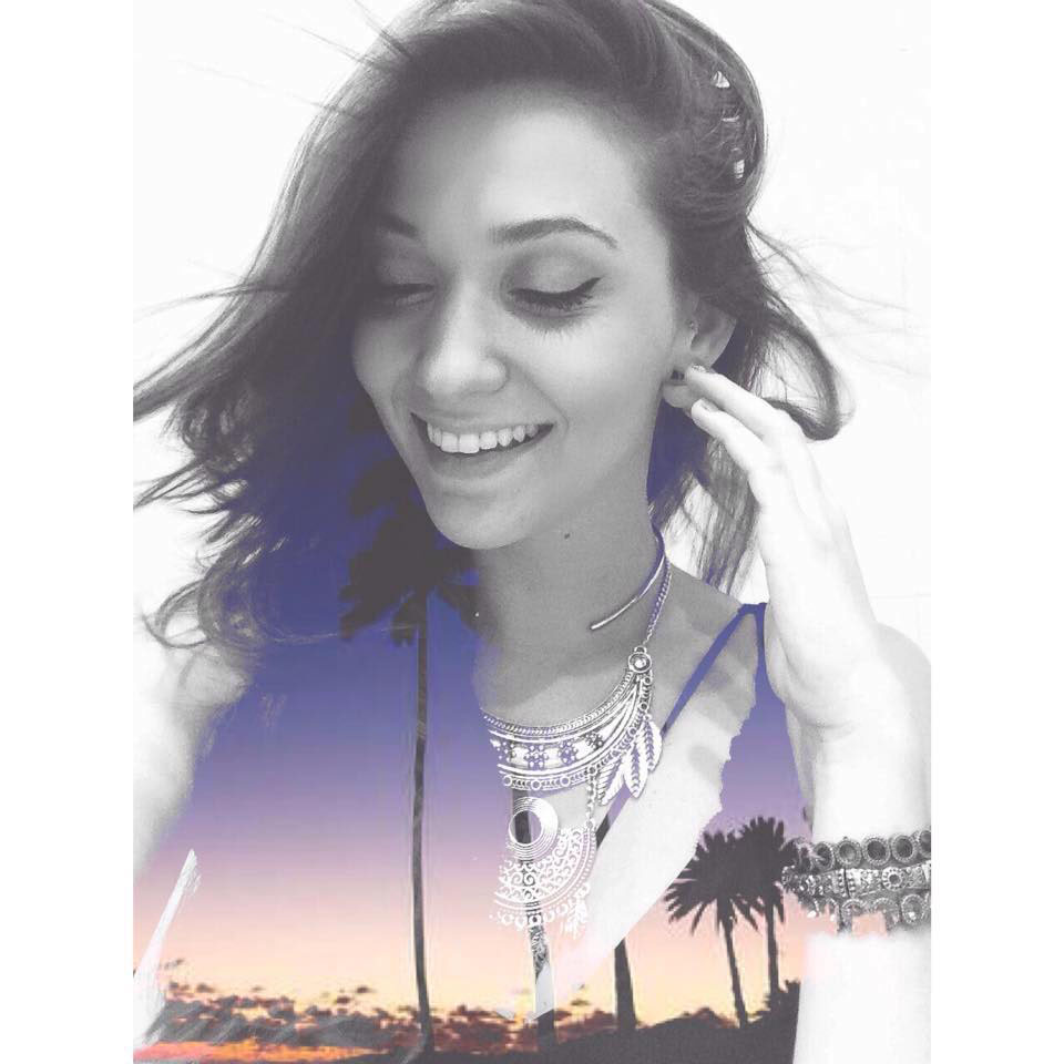 Paola Borelli comemorou a chegada de mais uma primavera nesta última terça-feira, dia 24 #Parabéns