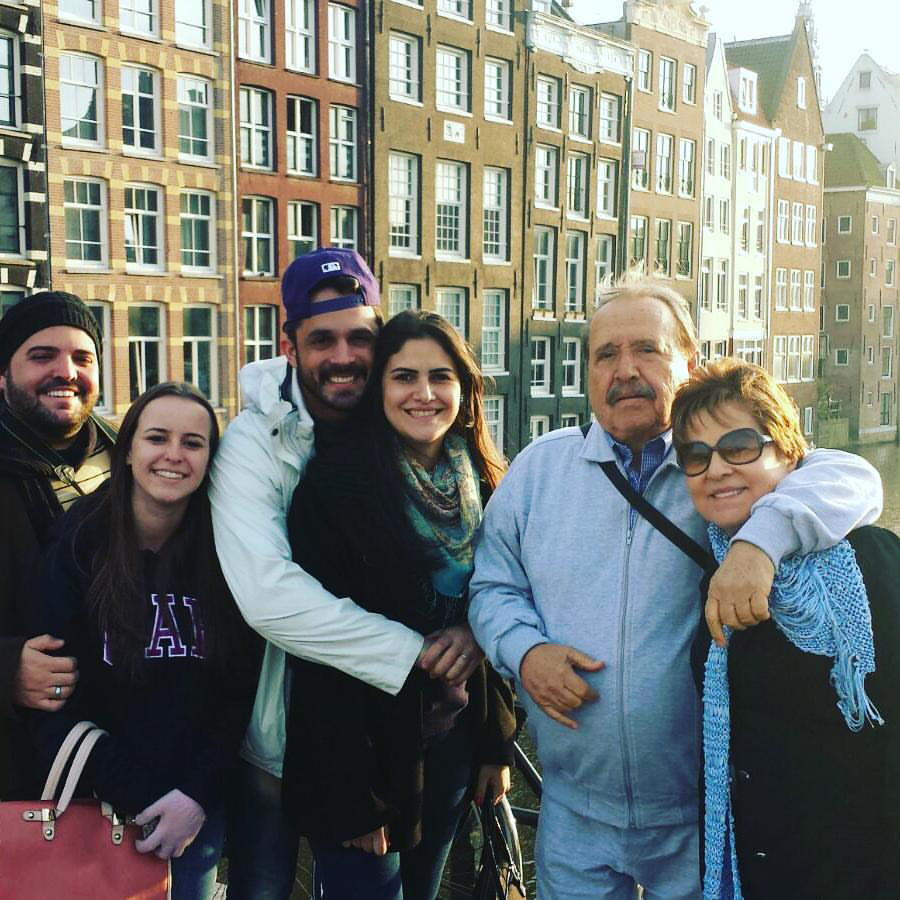 Lucas, Amanda, Dyogo, Naty, Darli Amaral e Vanda Monteiro Amaral na Europa 