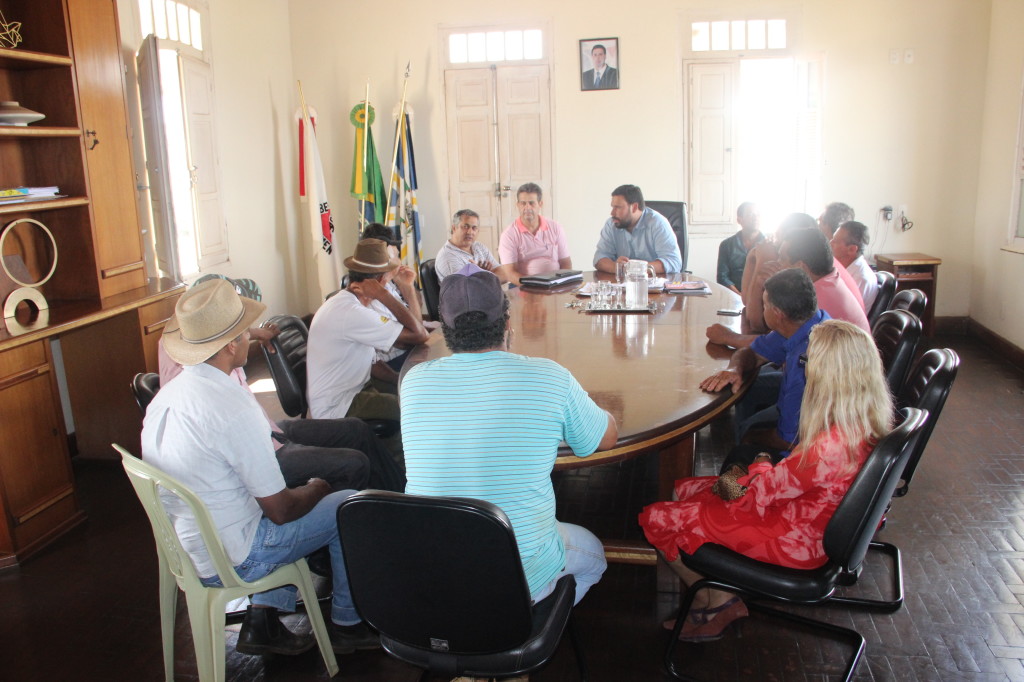 O prefeito se reuniu com os feirantes da cidade e garantiu que irá atender as reivindicações em pauta