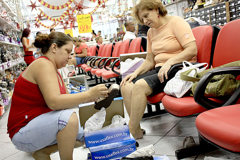 Mercado espera contratar menos temporários neste final de ano