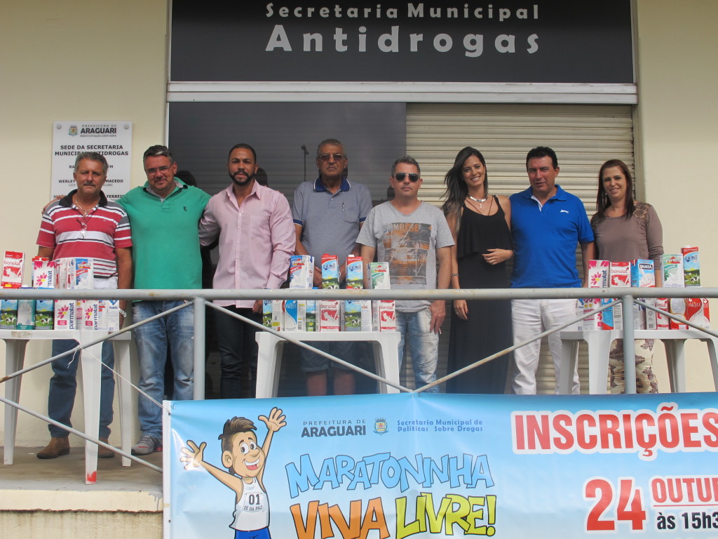 Mais de 200 litros de leite foram arrecadados e entregues às instituições 