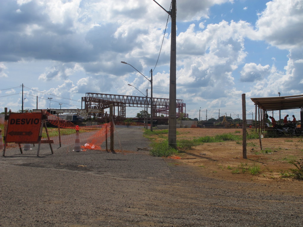 Tecsan Engenharia é a responsável pelas obras, empresa que também construiu o viaduto da avenida Rondon Pacheco, em Uberlândia.