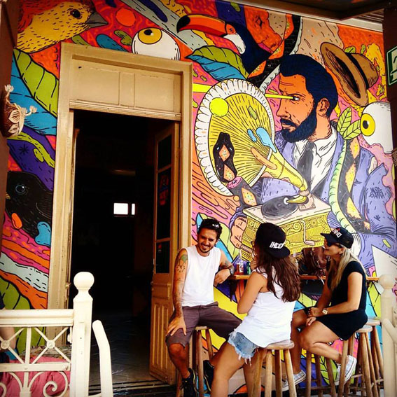 O grafismo que retrata a natureza e suas belezas pode ser encontrado e visto no muro das escolas Positivo e Objetivo e na entrada do pub Vitrola #WesGama