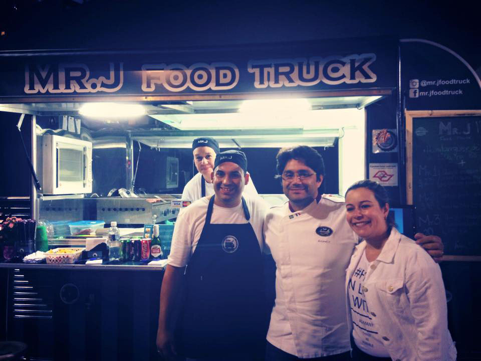Mr. J Food TrucK dos conhecidíssimos e idolatrados sanduíches de pernil da “Kombi de Indaiatuba”, é presença confirmada no Festival Food Truck Uberlândia. Não perco por nada!