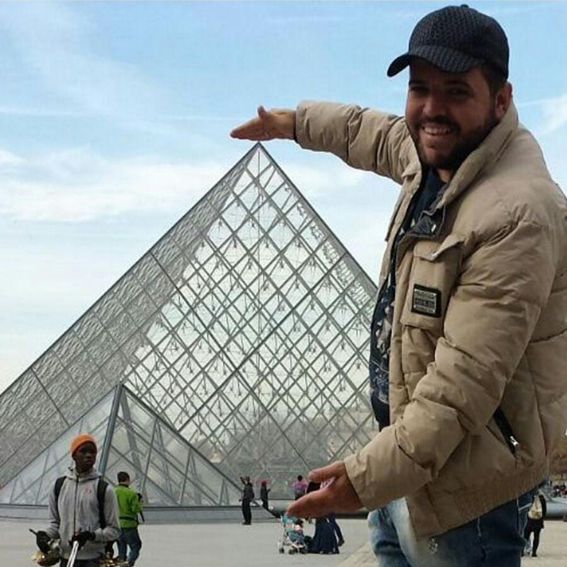 Hoje é aniversário de Lucas Monteiro Amaral. O jovem se consagrou ao lado de Dyogo formando a dupla Dyogo&Deluca arrancando aplausos de plateias brasileira e estrangeiras divulgando a música sertaneja universitária. Parabéns ao jovem cantor! 