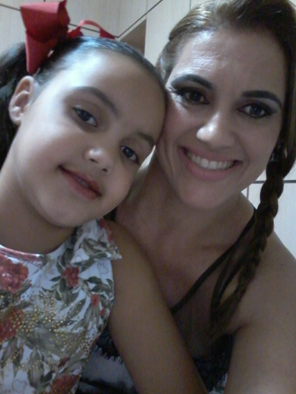 Lúcia Vieira da Silva, aniversariante do dia 10, ladeada pela filha Luiza Vieira da Silva 