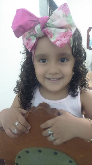 Maria Luiza da Cunha Guerra, completa amanhã 3 aninhos. Filha de Debora de Melo Cunha e Carlos Antonio Guerra Filho 