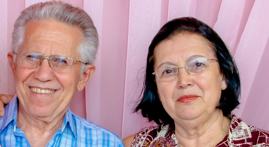 Marlene Maria Alves Barbosa, aniversariante de hoje, com o marido José Luiz Barbosa 