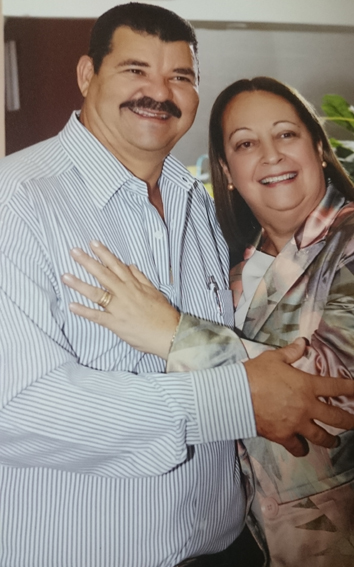 Pedro Morais Netto aniversariante do dia 6 ao lado da esposa Mariley de Fátima Duarte Morais