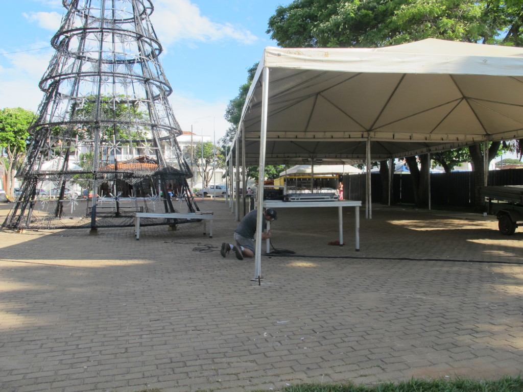 Organizadores preparam o espaço para atender a população a partir de hoje