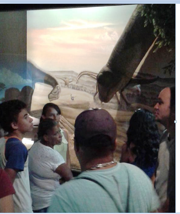 Visitação ao museu de Peirópolis