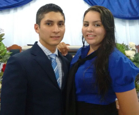 Diácono Elosmar Soares Coelho e Vanessa Daniela Martins Soares completaram 3 anos de casados em 8 de dezembro. Parabéns! foto 