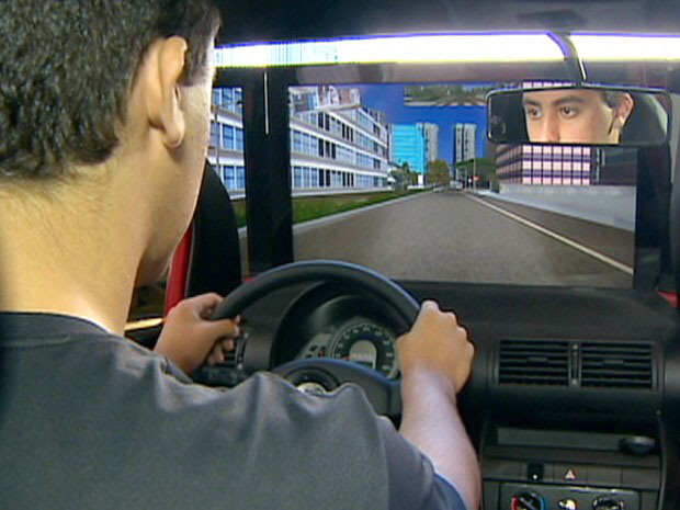 Aulas de direção na rua devem acontecer somente após treinamento no simulador