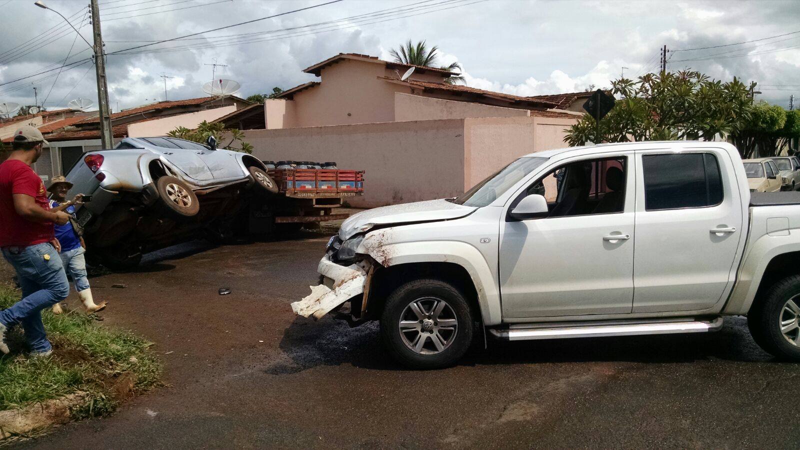 Acidente aconteceu na avenida Calimério Pereira de Ávila