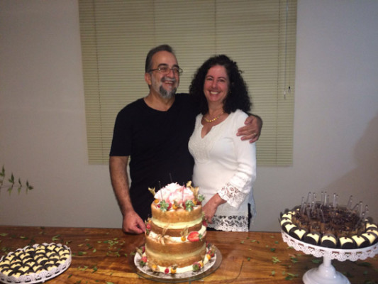 Bodas de prata 25 anos de amor, sonhos, planos, realizações e, certamente, também momentos  de lutas e dificuldades, mas, nada que o amor e a cumplicidade não pudessem resolver. Agora, ao lado dos filhos e demais familiares, nada mais justo do que comemorar essa ocasião. Ana Maria e José Barbosa sejam felizes e abençoados sempre. 