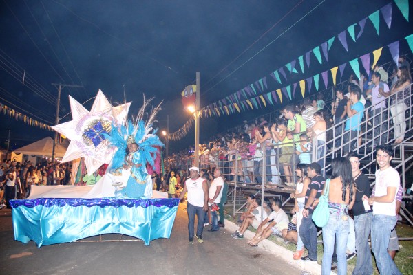 Desfile contará com a presença de cinco escolas de samba e um bloco carnavalesco
