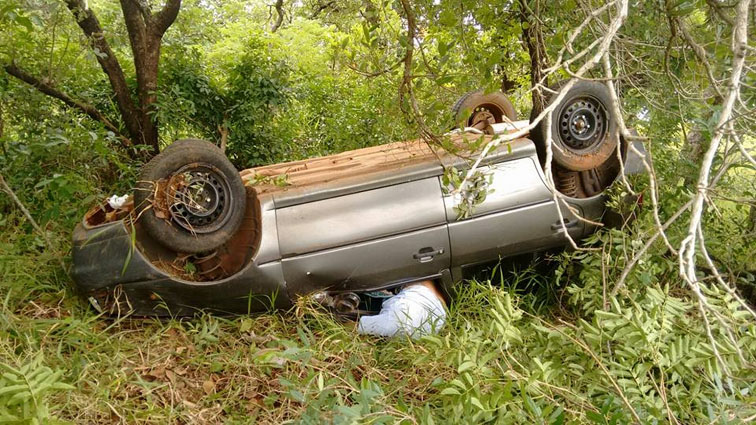 O motorista viajava sozinho e foi atirado para fora do automóvel