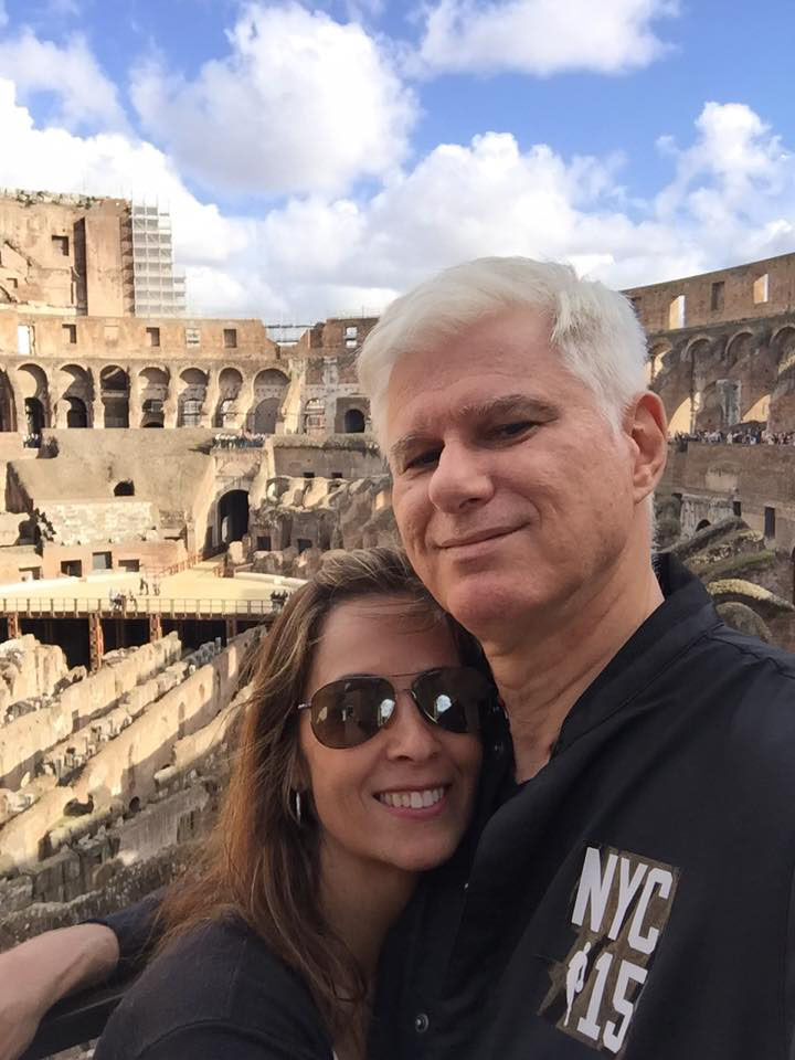 Quem festeja aniversário hoje é a dedicada doutora Regina Souza Ferreira, ao lado do marido e grande amigo Luis Alencastro Guimarães #Parabéns