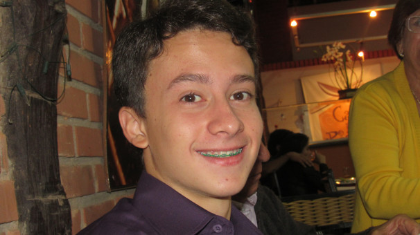 Gabriel Gomes Andretta completará 17 anos no dia 25 recebendo o carinho de toda a família 