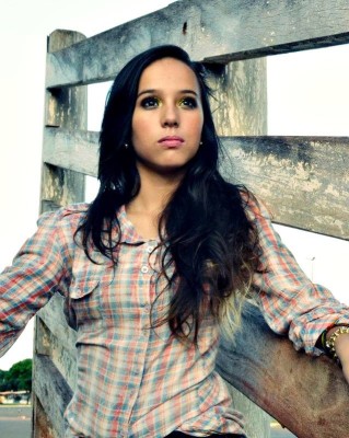 Gabriela Lacerda completará 15 anos no dia 17. Filha de Márcio Póvoa e Rhubiane Glaucy, recebendo o carinho dos avós Rudi Lacerda e Luciane 