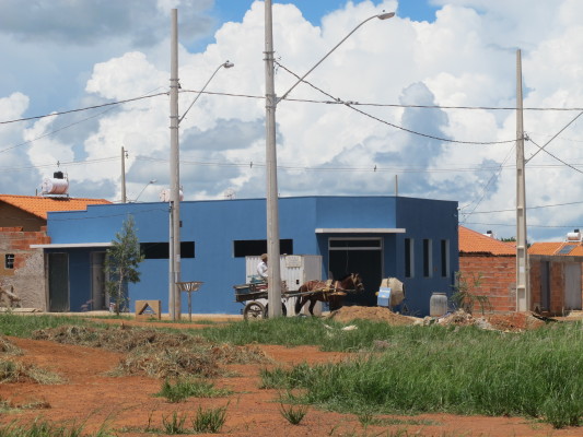 Moradia foi demolida e beneficiário está construindo uma igreja no local