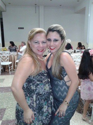 Leila Regina Gomes, aniversariante do dia 16, com a filha Ariana Gomes Barbosa do dia 22 