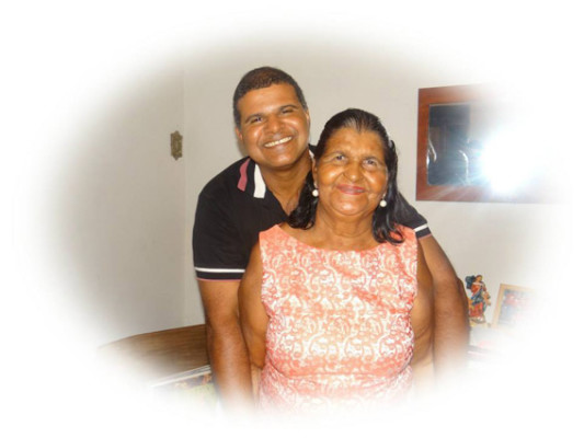 Maria Silva aniversariou no dia 22 recebendo o carinho de toda a família. Na foto, com o filho, sargento Silvino que deseja a ela felicidades sempre 