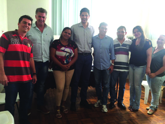 Durante reunião, engenheiros foram questionados sobre os problemas de infiltração nas residências