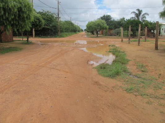 Comunidade ainda convive em ambiente precário