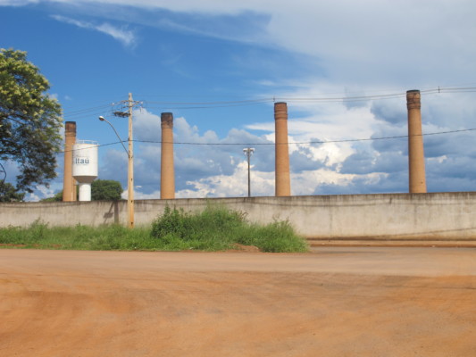 Em torno de trinta empresas estão localizadas no Distrito Industrial