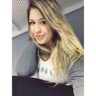 “OLHAAA ELAAAA” Sim Carol Sardeli is back! Depois de um longo período em Intercâmbio estudantil pela Europa, Carol está de volta para alegria dos amigos e familiares.