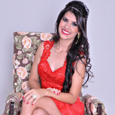 E quinta-feira, dia 18, tem festa para nós! A linda Thaysa Rodrigues comemora mais um ano de vida. Amiga de longa data, Thaysa é hoje uma das pessoas mais queridas em minha vida. Como esquecer o trio Mara, Saulo e Thaysa? Impossível ne! Para muitos leitores, principalmente aqueles que não me conhecem, não faz sentido essa notinha, mas para ela tenho certeza que será mais do que um presente. Parabéns e muitas felicidades! #HojeÉdiaDeAniversário 