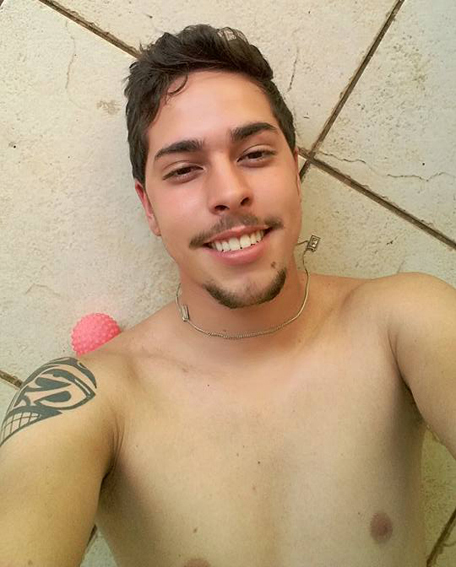 E quinta-feira, dia 25, tem bolo na casa dos meus amigos Glaucia e Marcos! O jovem Bruno Soares Souza comemora mais um ano de vida. O garoto parece estar se dedicando a carreira militar. Ele foi aprovado no curso NPOR – Batalhão Mauá, mas não seguiu carreira e agora ocupa grande parte do seu tempo nos estudos para o concurso do Corpo de Bombeiros Militar de Minas Gerais. Desejo que você possa alcançar seus objetivos e tenha um excelente aniversário. #Parabéns