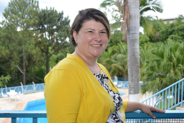  Antecipando festejos para a admirável Primeira Dama do 2º Batalhão Ferroviário – Alessandra Moutinho Bernardes pelo aniversário que acontece na próxima terça-feira, 9. O meu abraço com votos de felicidades e muitos anos de vida!