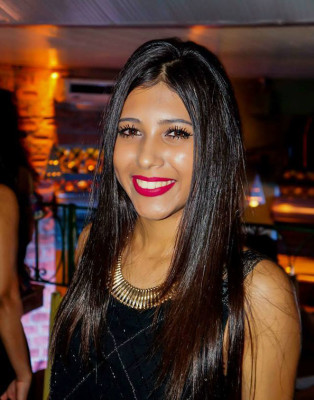 Festejos para a “bonitíssima” Nayara Portela pela troca de idade que aconteceu ontem, 10. O meu abraço e votos de muitas felicidades!