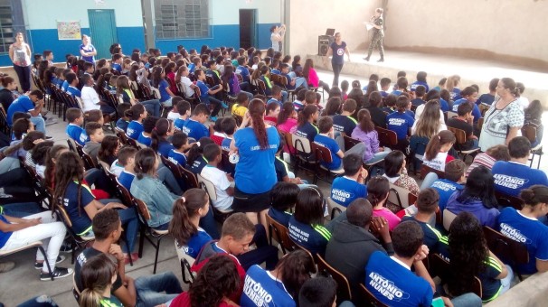 Mais de 300 estudantes da Escola Estadual Antônio Nunes de Carvalho Filho participaram da palestra