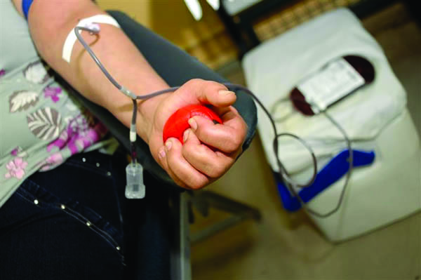 A secretária pede que os araguarinos façam suas doações para aumentar o estoque de sangue no Hemocentro Regional 