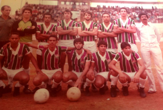 Pelezinho (à direita) como treinador do Fluminense de Araguari (Arquivo Pessoal)