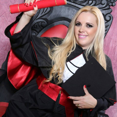 Cumprimentos especiais para Meirelle Cristina Mendes de Oliveira pela conclusão do curso de Direito pelo Imepac  Araguari. Desejamos que seja o primeiro degrau de uma escalada repleta de realizações