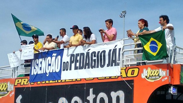 Manifestantes foram multados ao final de protesto realizado no sábado, 20, que pedia isenção do pedágio na BR-050