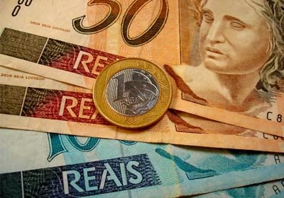 10% dos trabalhadores em cargos efetivos, além dos comissionados, estagiários, aposentados e pensionistas devem receber seu salário nesta quinta-feira.