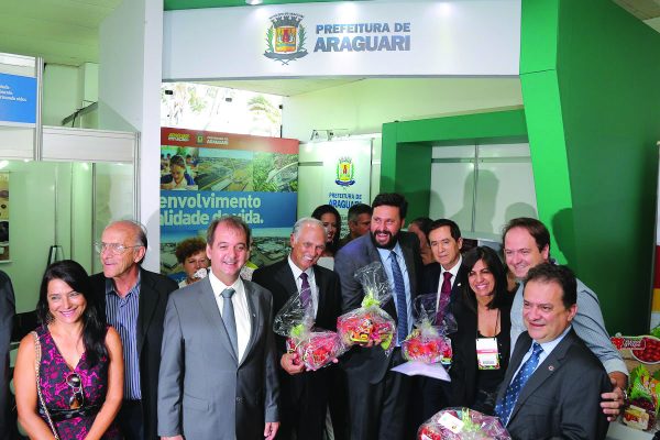 Foi aberta oficialmente na manhã desta terça-feira, em Araguari, no Triângulo Mineiro, a Fenicafé – Feira Nacional de Irrigação em Cafeicultura