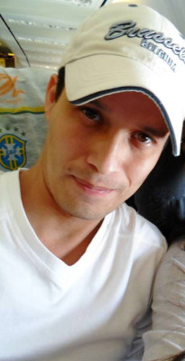 Patrício Quireza Muradas, professor de Química - “É complexo avaliar essa questão no âmbito jurídico, se é correta ou não a nomeação, mas particularmente, achei irresponsável a atitude do governo de nomeá-lo em pleno momento de manifestação nas ruas. Essa atitude acabou por aumentar a intolerância política entre os cidadãos e os diferentes grupos partidários. Se a ideia era trazer o ex-presidente para auxiliar o governo em questões econômicas e de governabilidade, isso poderia ter sido realizado há um bom tempo. Agora é esperar de maneira democrática a ação de nossas instituições jurídicas, para o bem de nossa jovem democracia”.